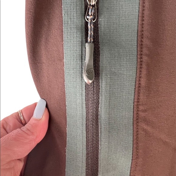 Cloudveil hiking pants with 3 front pockets, 1 back. - Picture 2 of 7